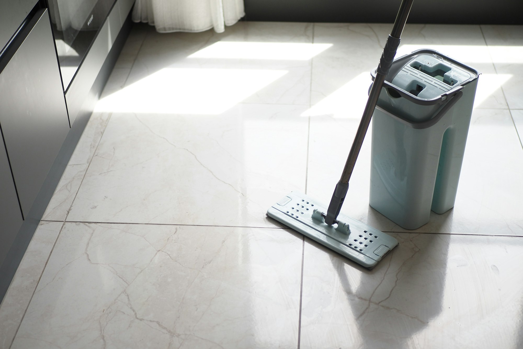 Comment enlever les taches sur le carrelage astuces et méthodes pratiques Freshsquare