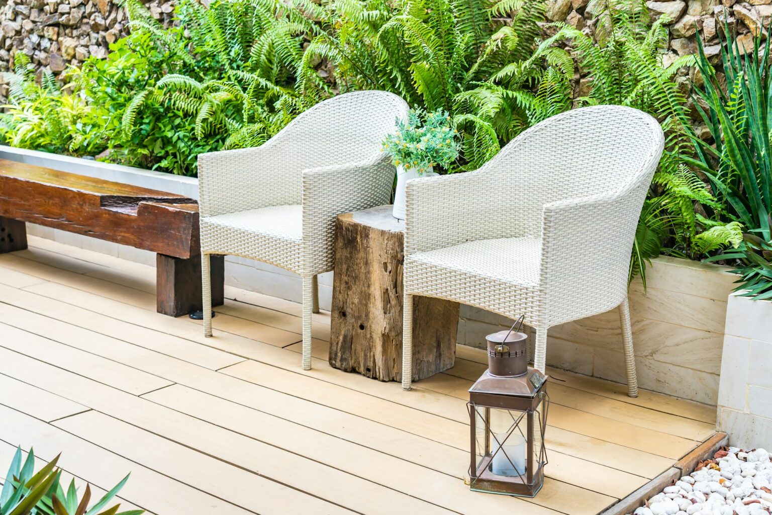 Comment peindre une chaise ou une table de jardin en PVC ? Empty chair decoration outdoor patio