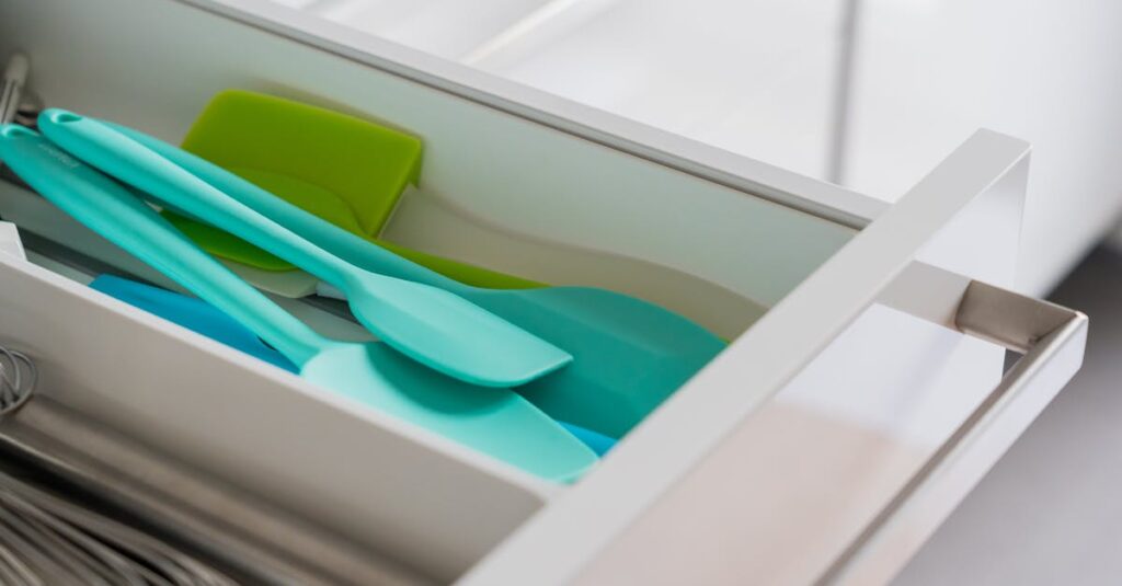 Comment réaliser un joint silicone parfait pour une décoration réussie découvrez tout sur le silicone : propriétés, utilisations variées et avantages de ce matériau innovant, idéal pour l'industrie, l'art et le quotidien.