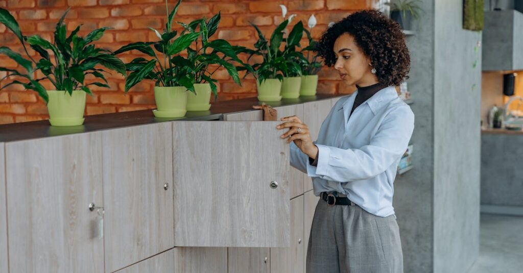 Cultiver un spathiphyllum épanoui : guide d’entretien et de plantation découvrez le spathiphyllum, une plante d'intérieur élégante et facile d'entretien, connue pour ses magnifiques fleurs blanches et sa capacité à purifier l'air. idéale pour apporter une touche de verdure à votre espace de vie.