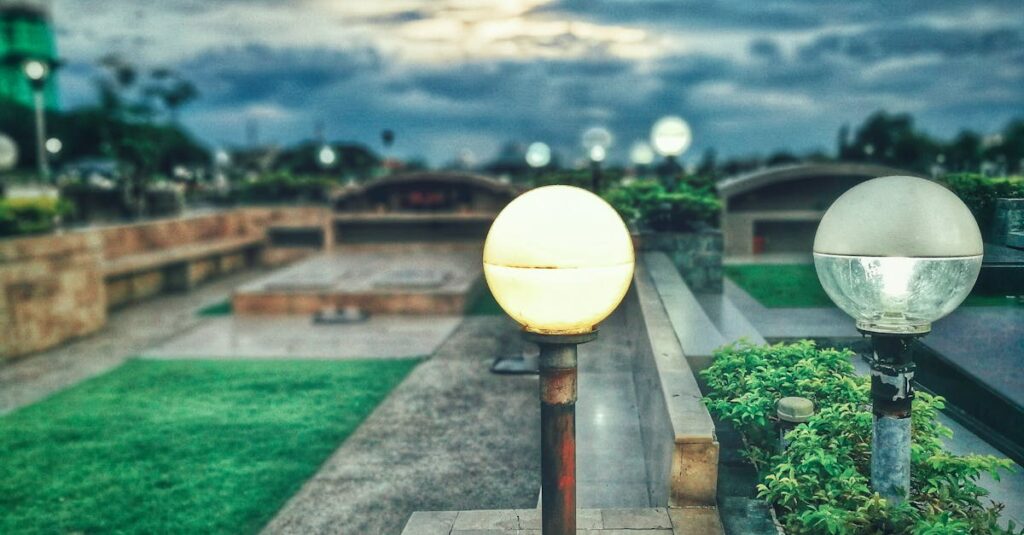 découvrez comment illuminer votre jardin avec style grâce à nos conseils éclairés sur l'éclairage extérieur. transformez vos espaces verts en un véritable havre de paix nocturne avec des idées d'éclairage innovantes et esthétiques.