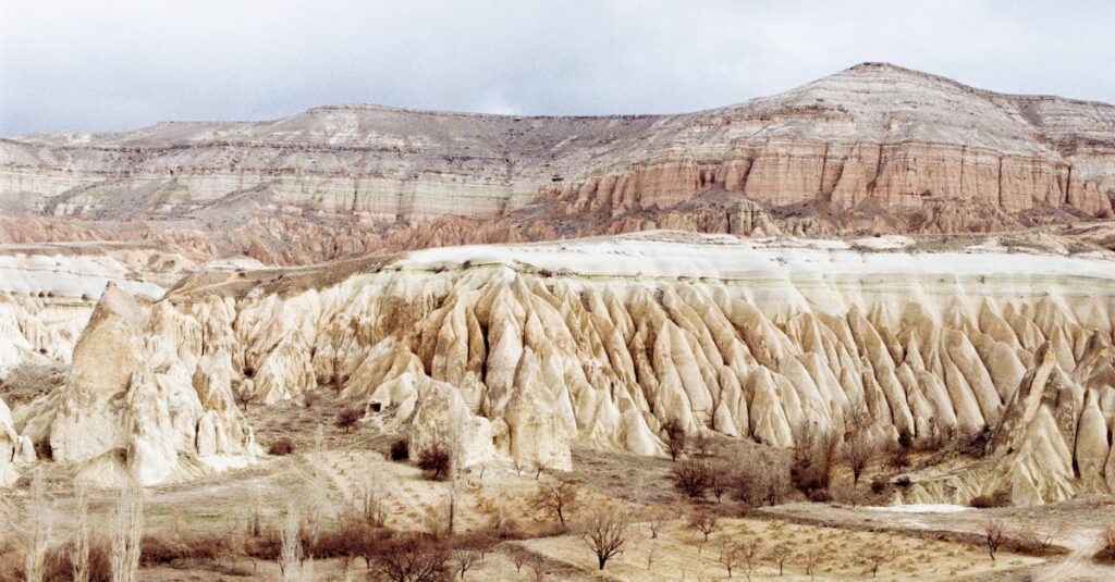 Le travertin : un matériau polyvalent pour sublimer vos espaces intérieurs et extérieurs découvrez le travertin, une pierre naturelle au charme intemporel, idéale pour sublimer vos intérieurs et extérieurs. apprenez-en plus sur ses caractéristiques, ses usages et pourquoi il est prisé pour les terrasses, les piscines et les revêtements de sol.
