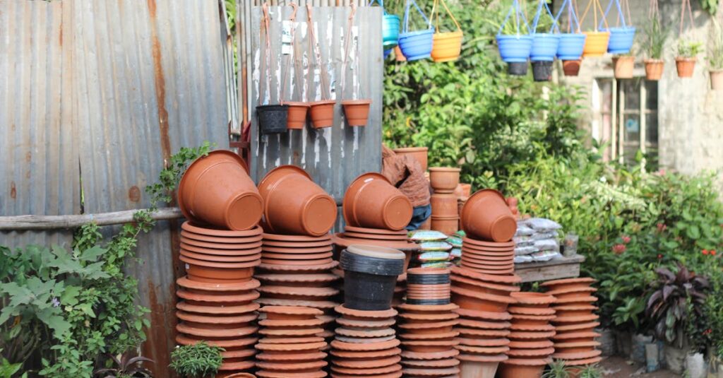 découvrez notre sélection de jardinières et pots de fleurs pour embellir votre espace extérieur et intérieur. explorez des designs variés, adaptés à tous les styles de décoration, pour planter vos végétaux avec élégance.