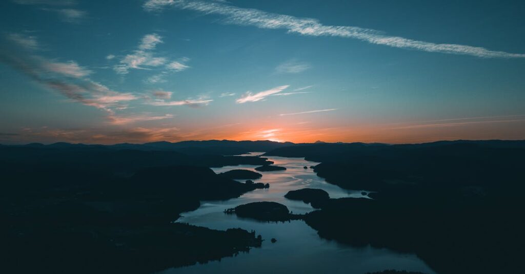 découvrez des paysages à couper le souffle qui inspirent l'évasion et la tranquillité. explorez la beauté naturelle à travers des montagnes majestueuses, des plages de sable fin et des forêts luxuriantes. plongez dans l'harmonie de la nature et laissez-vous séduire par des panoramas époustouflants.