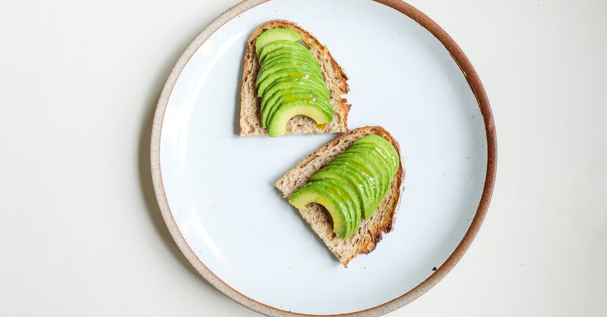 découvrez le monde de l'avocat, un fruit riche en saveurs et en bienfaits pour la santé. apprenez des recettes délicieuses et des astuces de préparation pour intégrer l'avocat dans votre alimentation quotidienne.