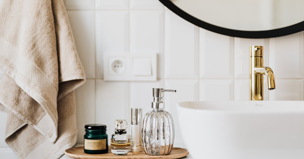 transformez votre salle de bain en un espace de bien-être moderne et fonctionnel grâce à nos idées inspirantes et nos conseils pratiques. découvrez comment optimiser chaque mètre carré et apporter une touche élégante à votre décoration.
