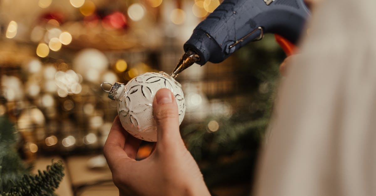 découvrez comment créer votre propre sapin de noël en diy ! suivez nos conseils et astuces faciles pour personnaliser votre décoration de fête et apporter une touche unique à votre intérieur cette saison.