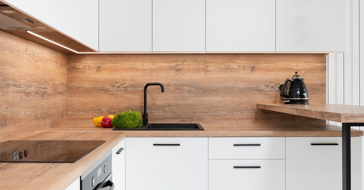 découvrez notre article sur la cuisine fonctionnelle, où l'optimisation de l'espace et la praticité se rencontrent. explorez des astuces de rangement, des aménagements intelligents et des solutions innovantes pour créer une cuisine pratique qui facilite la préparation des repas tout en restant esthétique.