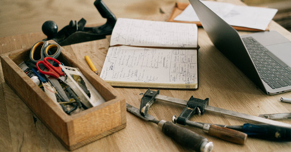 découvrez l'art du finition de meubles, une technique essentielle pour embellir et protéger vos créations en bois. apprenez les différentes méthodes, astuces et produits pour donner à vos meubles une finition professionnelle et durable.