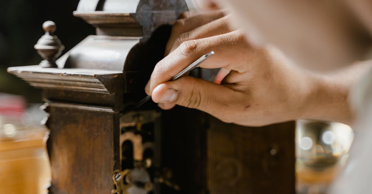 découvrez l'art de la restauration de meubles, où des professionnels passionnés redonnent vie à vos pièces anciennes. transformez votre mobilier usé en objets uniques grâce à des techniques traditionnelles et modernes. offrez à vos meubles une seconde chance !