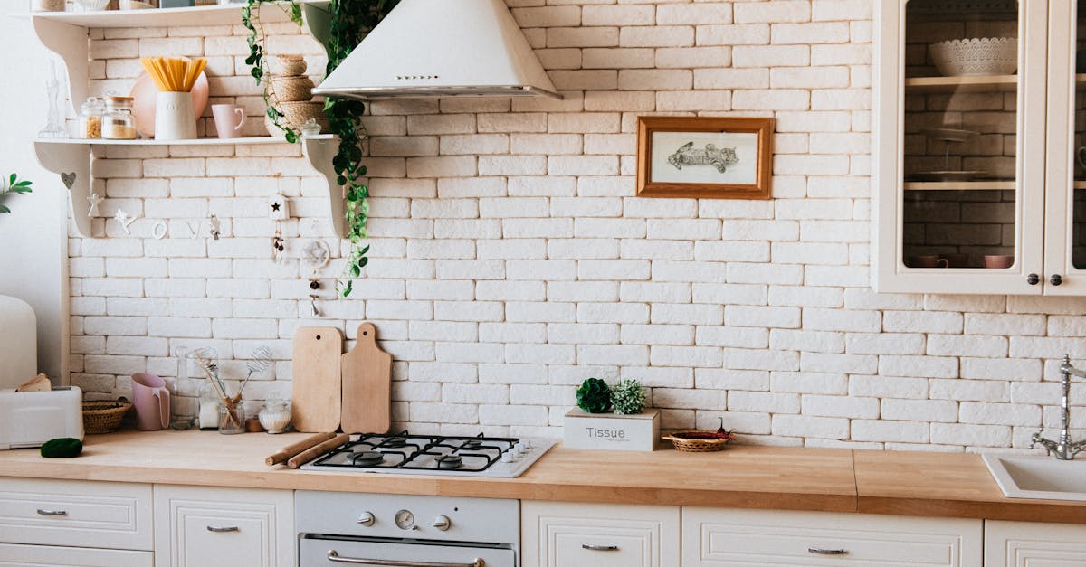 découvrez notre collection de cuisines modernes et fonctionnelles, conçues pour allier esthétique et praticité. inspirez-vous des dernières tendances en matière de design culinaire et transformez votre espace en un véritable lieu de vie convivial.