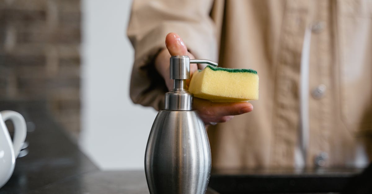 découvrez nos astuces essentielles pour un nettoyage efficace de votre cuisine. apprenez à éliminer les graisses, désinfecter les surfaces et organiser votre espace pour une cuisine toujours propre et accueillante.
