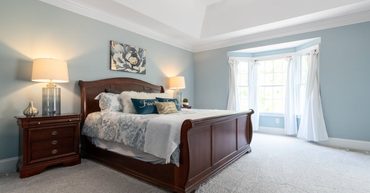découvrez l'élégance ultime avec notre master bedroom, un espace conçu pour le confort et le style. profitez d'un design sophistiqué, d'une ambiance apaisante et de toutes les commodités nécessaires pour des nuits reposantes. transformez votre sommeil en une expérience luxueuse.
