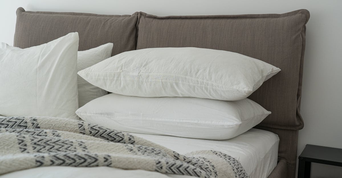 découvrez notre master bedroom, un espace élégant et confortable conçu pour allier luxe et fonctionnalité. profitez d'un environnement apaisant avec des finitions modernes et une décoration sophistiquée, parfait pour se détendre après une longue journée.