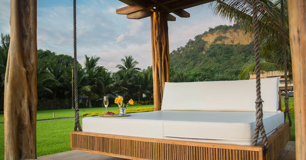 découvrez notre vaste sélection de mobilier d'extérieur alliant confort et style pour transformer votre jardin ou balcon en un véritable havre de paix. profitez de moments de détente en plein air avec nos chaises, tables et canapés résistants aux intempéries.