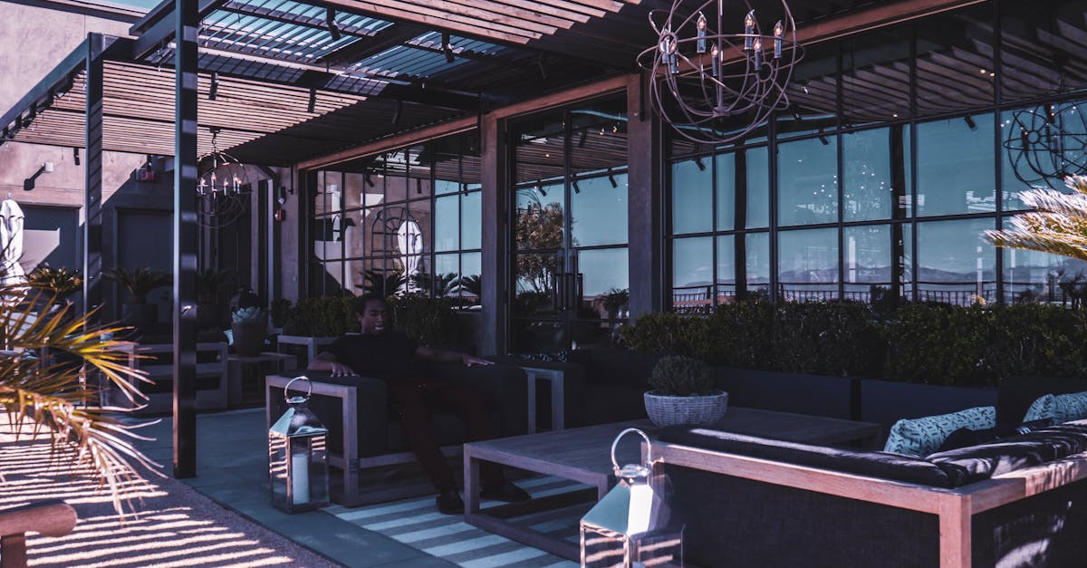 découvrez des idées inspirantes pour embellir votre terrasse avec une décoration élégante et conviviale. transformez votre espace extérieur en un havre de paix grâce à des conseils pratiques et des astuces de style.