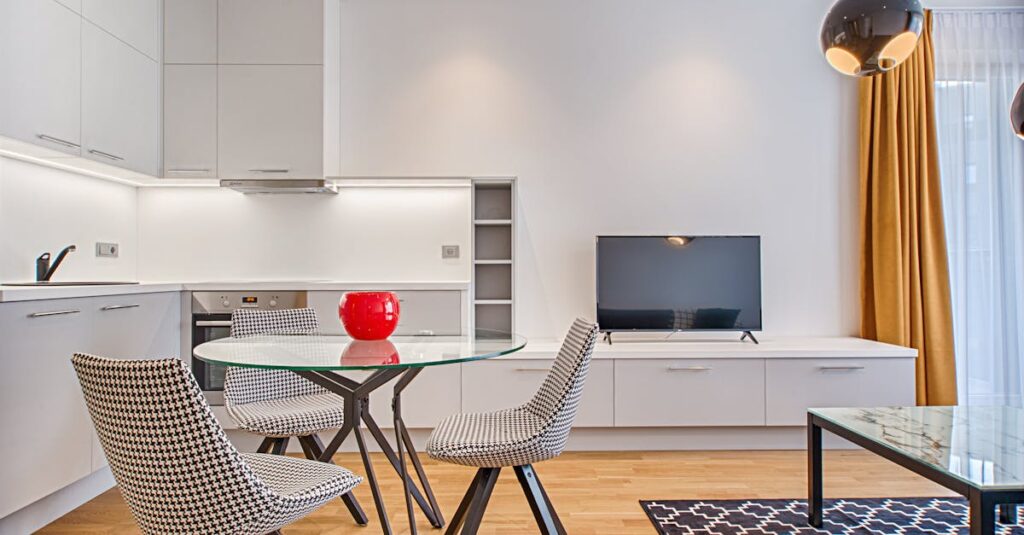 Choisir le meuble TV parfait pour sublimer votre salon découvrez notre sélection de meubles tv élégants et fonctionnels qui s'intègrent parfaitement dans votre salon. que vous recherchiez un style moderne ou classique, nos cabinets tv offrent un rangement optimal pour vos appareils tout en ajoutant une touche de décoration à votre intérieur.