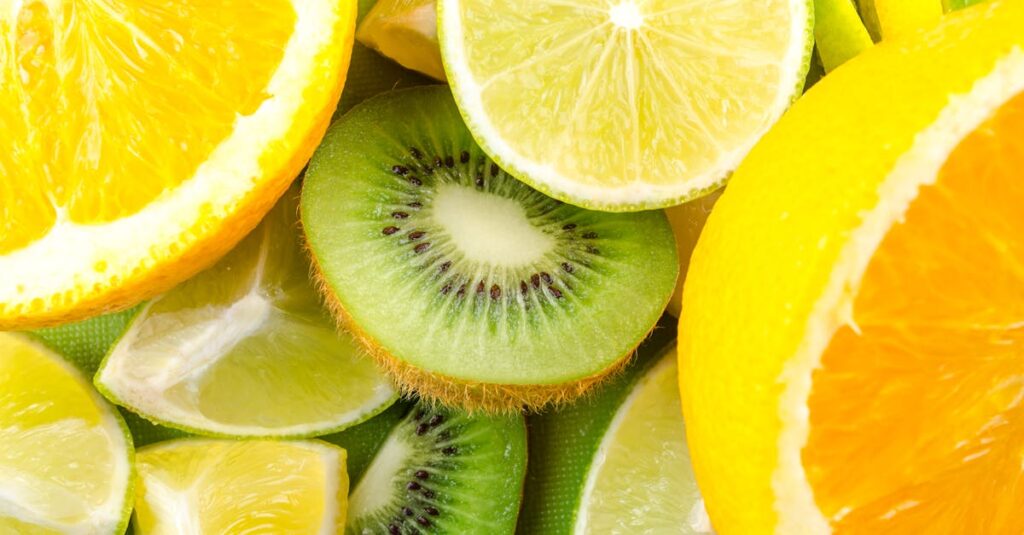 découvrez les bienfaits du kiwi, ce fruit riche en vitamines et antioxydants. apprenez comment l'intégrer facilement dans votre alimentation et profitez de ses propriétés nutritionnelles exceptionnelles pour une santé optimale.