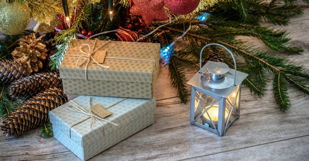 Des idées de cadeaux de Noël pour faire briller les yeux découvrez notre sélection de cadeaux de noël uniques et charmants ! que vous cherchiez des idées pour vos proches ou des surprises pour vos amis, notre collection variée saura ravir tous les goûts. faites briller la magie des fêtes avec des présents mémorables.