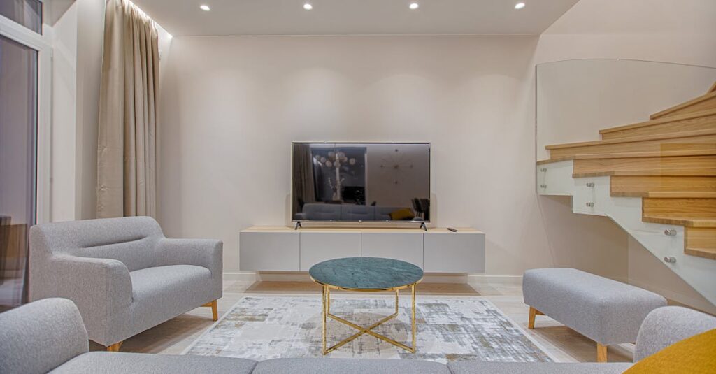 découvrez les avantages et les tendances des faux plafonds dans notre guide complet. apprenez à choisir le type de faux plafond adapté à vos besoins, qu'il s'agisse d'optimiser l'acoustique, d'améliorer l'esthétique ou d'augmenter l'efficacité énergétique de vos espaces.