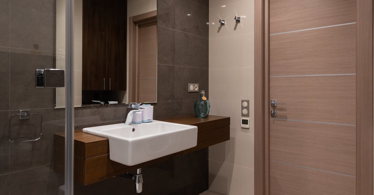 découvrez nos conseils et astuces pour réussir votre rénovation de salle de bain. transformez votre espace en un lieu fonctionnel et esthétique grâce à des idées innovantes et des solutions pratiques. économisez temps et argent tout en créant un environnement qui vous ressemble.