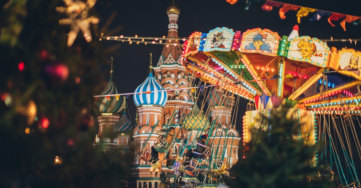 découvrez nos idées éblouissantes pour des décorations de noël en extérieur ! créez une atmosphère féerique avec des lumières scintillantes, des couronnes festives et des décorations uniques qui raviront vos voisins et vos invités. ajoutez une touche magique à votre jardin ou votre balcon pour célébrer les fêtes de fin d'année en beauté.