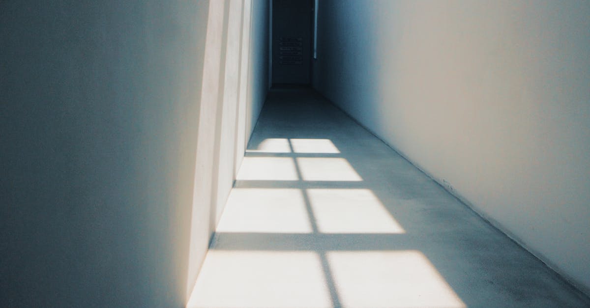 découvrez notre guide sur les couloirs, un espace souvent négligé mais essentiel dans chaque maison. apprenez des astuces de décoration, d'aménagement et d'organisation pour transformer votre hallway en un lieu accueillant et fonctionnel.