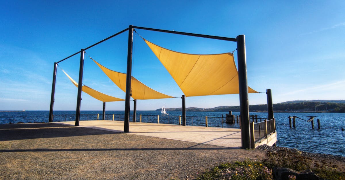 découvrez nos voiles d'ombrage élégantes et fonctionnelles, parfaites pour protéger votre espace extérieur des rayons du soleil tout en ajoutant une touche de style à votre jardin, terrasse ou patio.