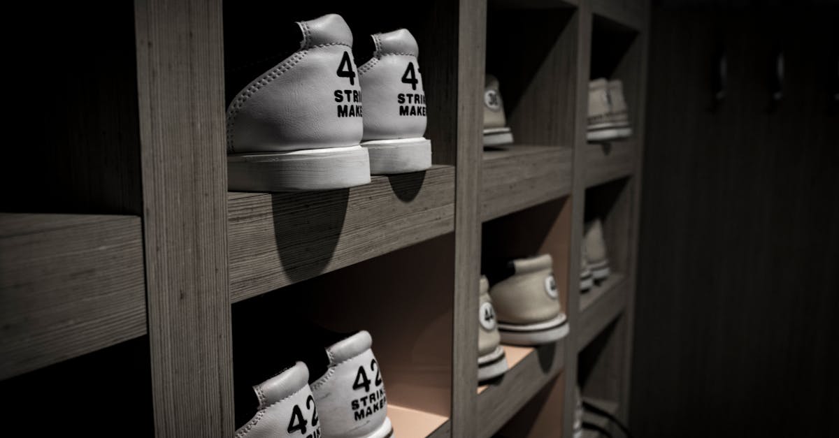 découvrez des solutions pratiques et élégantes de rangement pour vos chaussures. optimisez l'espace de votre intérieur avec nos astuces et produits innovants pour garder vos chaussures bien organisées et à portée de main.