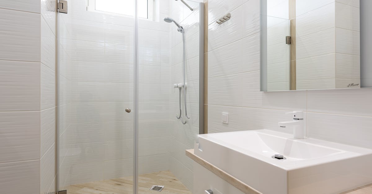découvrez notre vaste sélection de cabines de douche, alliant design moderne et fonctionnalité. transformez votre salle de bain avec des solutions élégantes et pratiques pour un confort optimal lors de vos moments de détente.