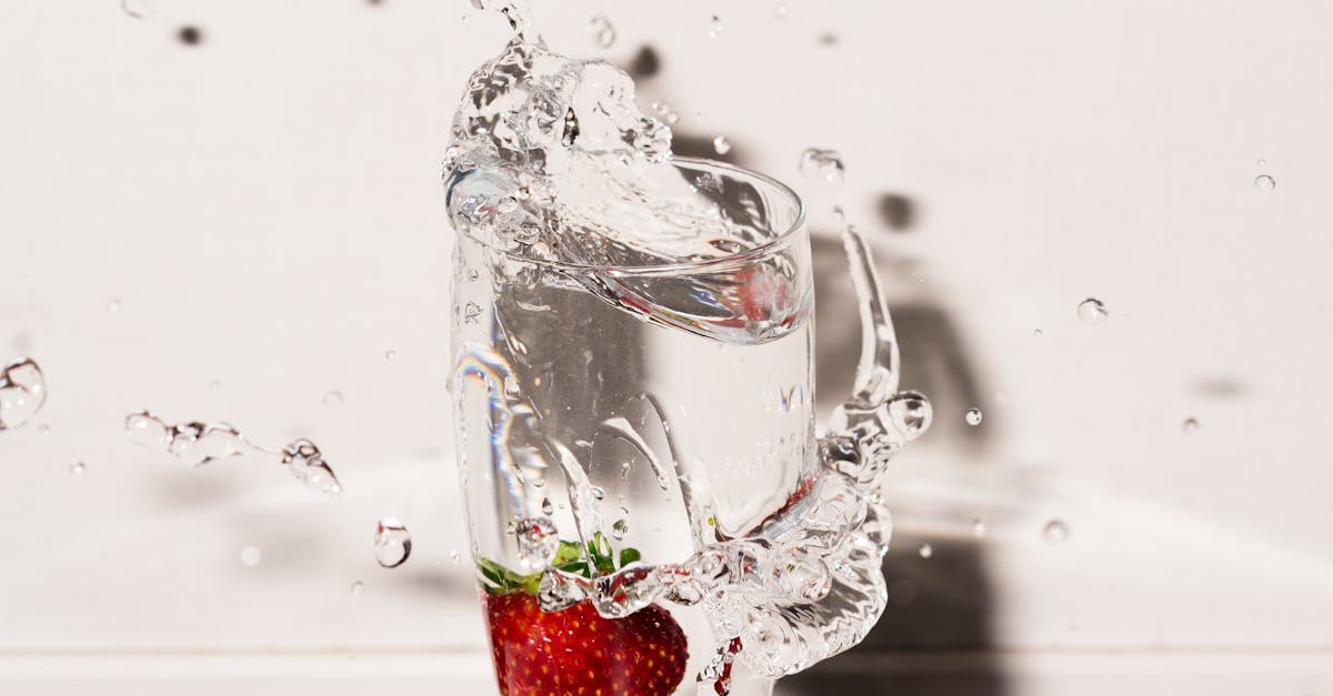découvrez la douce saveur des fraises ! nos délicieuses fraises juteuses sont parfaites pour vos desserts, smoothies et salades. célébrez le goût frais de la nature avec ces fruits estivaux riches en vitamines et en antioxydants.