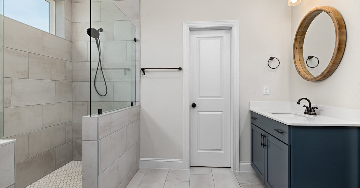 découvrez nos conseils et astuces pour la rénovation de portes en bois. transformez vos anciennes portes en véritables œuvres d'art avec des techniques de restauration, des finitions et des idées de design qui apporteront chaleur et style à votre intérieur.