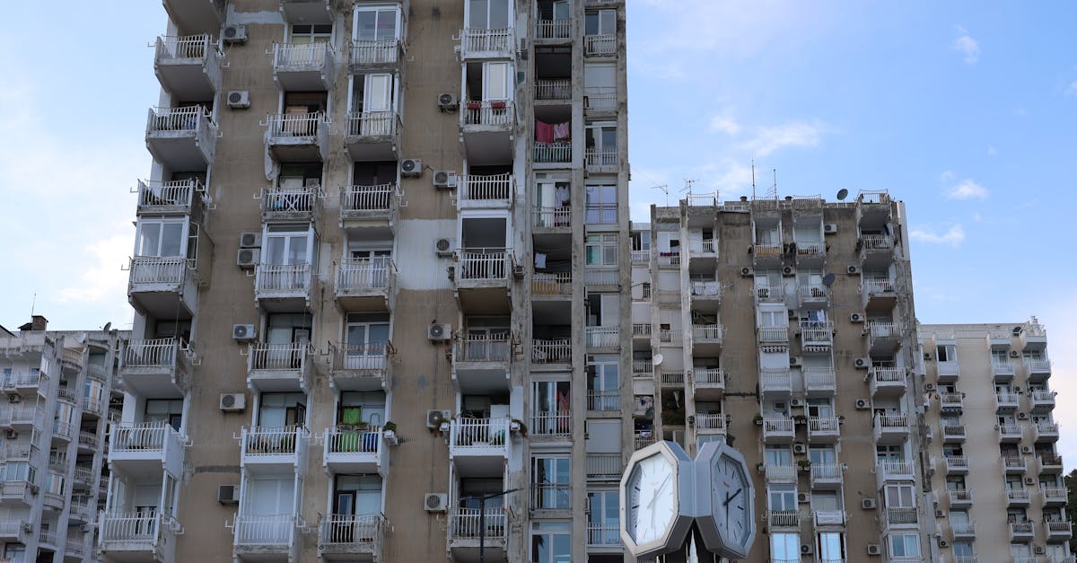 découvrez tout ce que vous devez savoir sur le temps de durcissement du béton. apprenez les facteurs influençant cette étape cruciale, les astuces pour optimiser le processus et garantissez la durabilité de vos constructions.