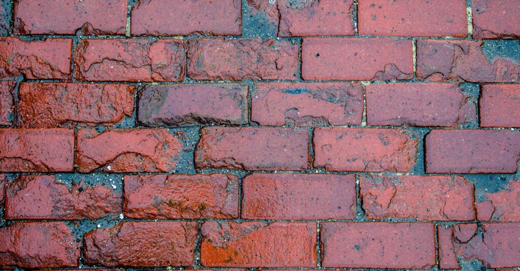 Des murs humides sans fuite apparente : explications et solutions découvrez les causes et solutions pour lutter contre les murs humides. apprenez à identifier les signes d'humidité, les techniques de traitement et les conseils pour assainir votre intérieur efficacement.