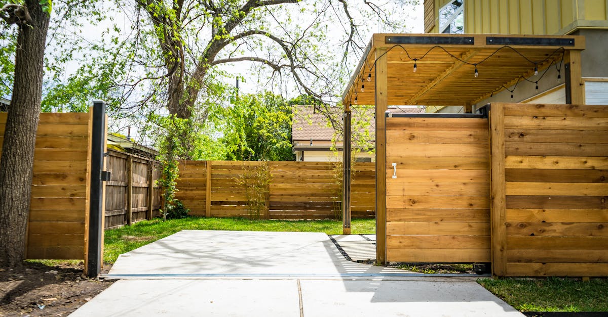 découvrez l'élégance et le confort d'une pergola, idéale pour embellir votre espace extérieur. profitez d'une protection contre le soleil tout en créant une ambiance conviviale pour vos repas en plein air. transformez votre jardin en un véritable havre de paix avec nos modèles esthétiques et fonctionnels.