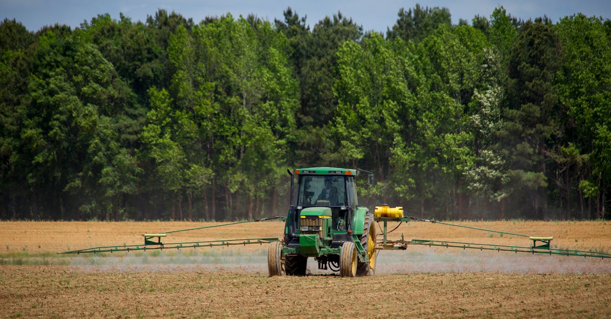 découvrez tout sur les pesticides : leur définition, utilisation, impacts sur l'environnement et la santé, ainsi que des alternatives écologiques pour une agriculture durable.