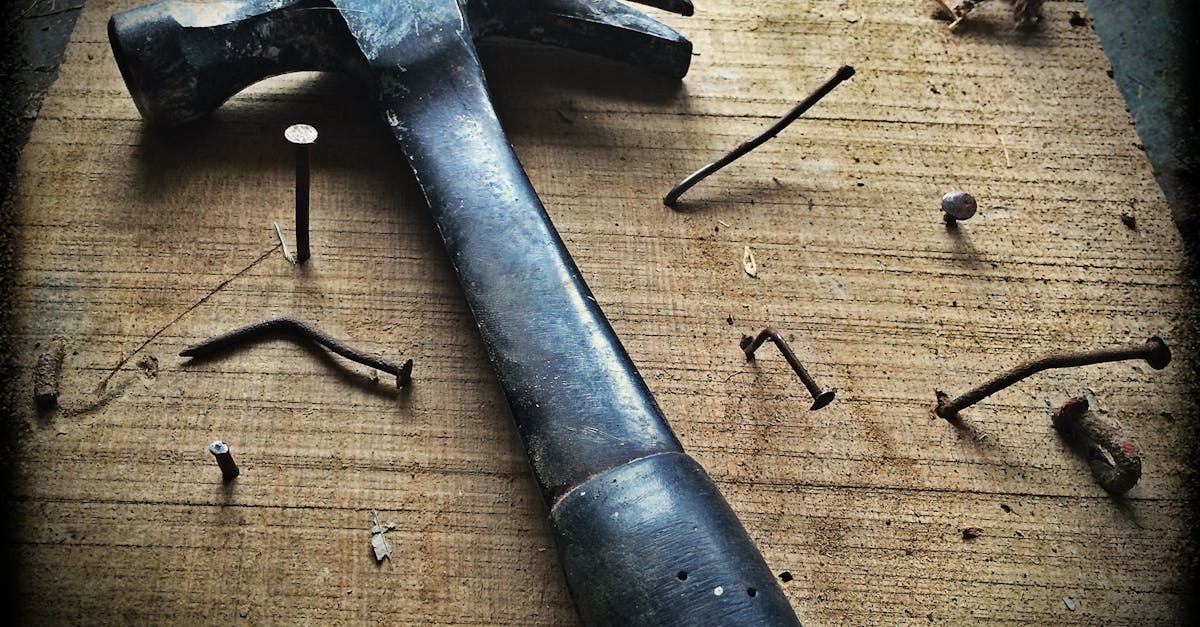 découvrez notre guide complet sur la construction de portails en bois. apprenez les techniques, outils et matériaux nécessaires pour réaliser un portail en bois durable et esthétiquement agréable, tout en respectant vos besoins et votre espace extérieur.
