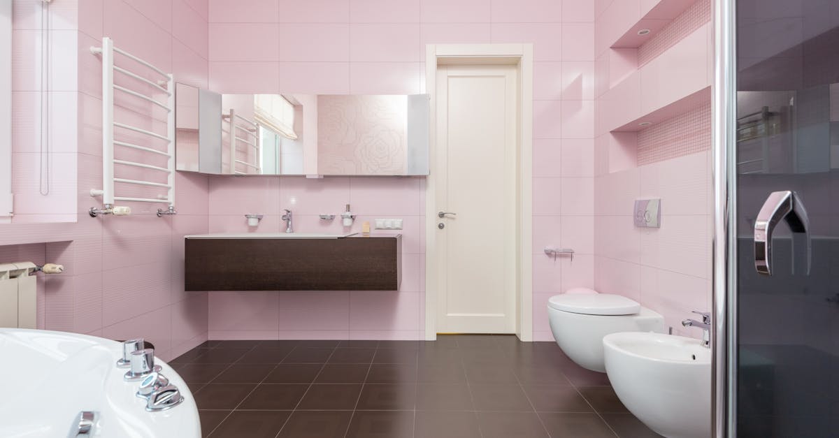 découvrez le confort et l'hygiène apportés par le bidet. un accessoire de salle de bains essentiel pour une toilette douce et agréable, offrant une alternative écologique au papier toilette. améliorez votre expérience de soins corporels avec un bidet au design moderne et pratique.