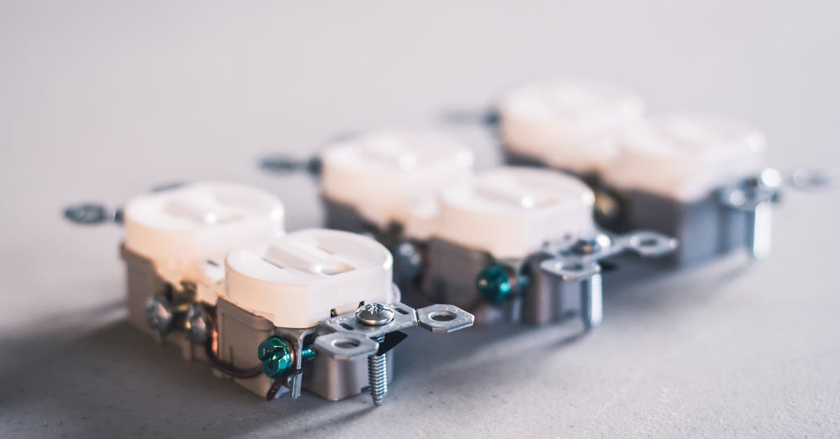 découvrez tout ce qu'il faut savoir sur les prises électriques : types, normes de sécurité, conseils d'installation et astuces pour optimiser l'utilisation de vos prises électriques à la maison.