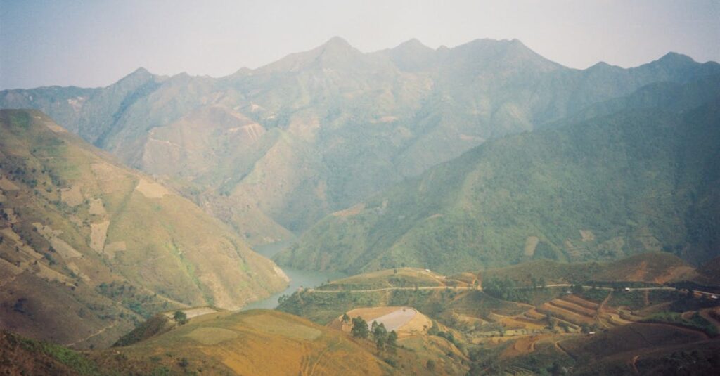découvrez le charme fascinant des terrasses surélevées. idéales pour profiter de vues imprenables et créer des espaces extérieurs uniques, ces terrasses combinent esthétique et fonctionnalité, transformant votre jardin en un véritable havre de paix.