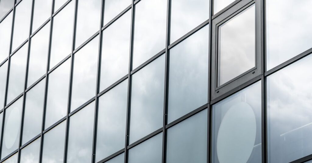 Comprendre la modénature de façade et les étapes pour la créer découvrez l'art du facade design, alliant esthétique et fonctionnalité. transformez l'apparence de votre bâtiment avec des idées innovantes et des matériaux de qualité, pour une première impression mémorable.