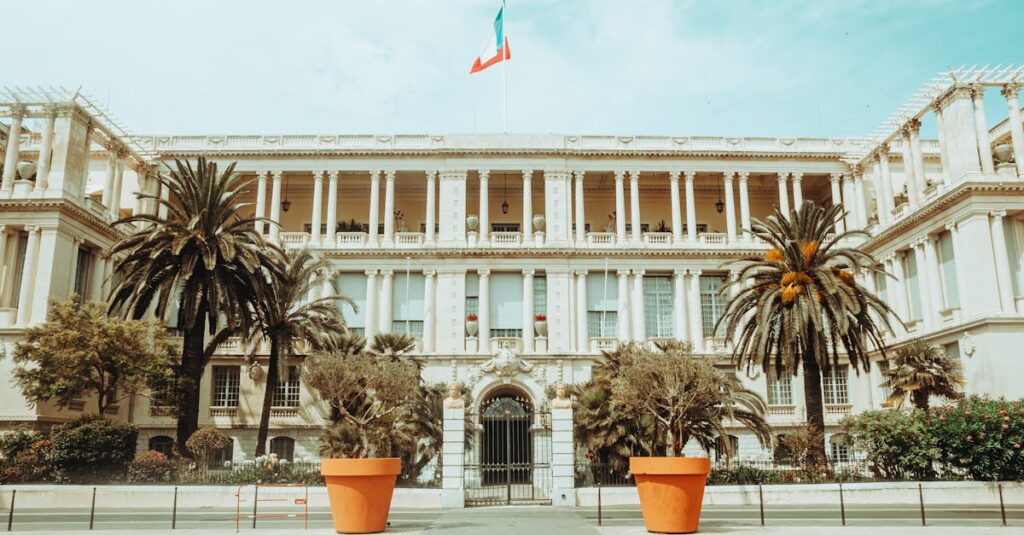 découvrez l'élégance du design de jardin à la française, alliant tradition et modernité. inspirez-vous de nos idées et conseils pour aménager un espace extérieur harmonieux, riche en fleurs, parterres soignés et éléments de décoration raffinés.