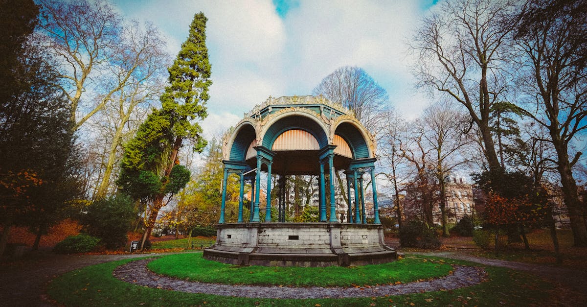 découvrez notre magnifique gazebo de jardin, l'endroit parfait pour vous détendre à l'extérieur, organiser des repas en plein air ou profiter de moments inoubliables en famille et entre amis. avec son design élégant et sa robustesse, ce gazebo embellira votre espace extérieur tout en vous offrant une protection contre le soleil et la pluie.
