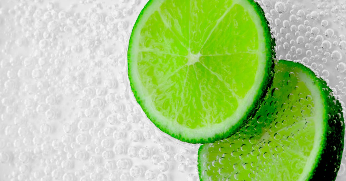découvrez tout sur le citron vert : ses bienfaits, ses usages en cuisine et ses propriétés nutritives. apprenez à l'intégrer dans vos recettes pour rehausser vos plats avec une touche acidulée et rafraîchissante.