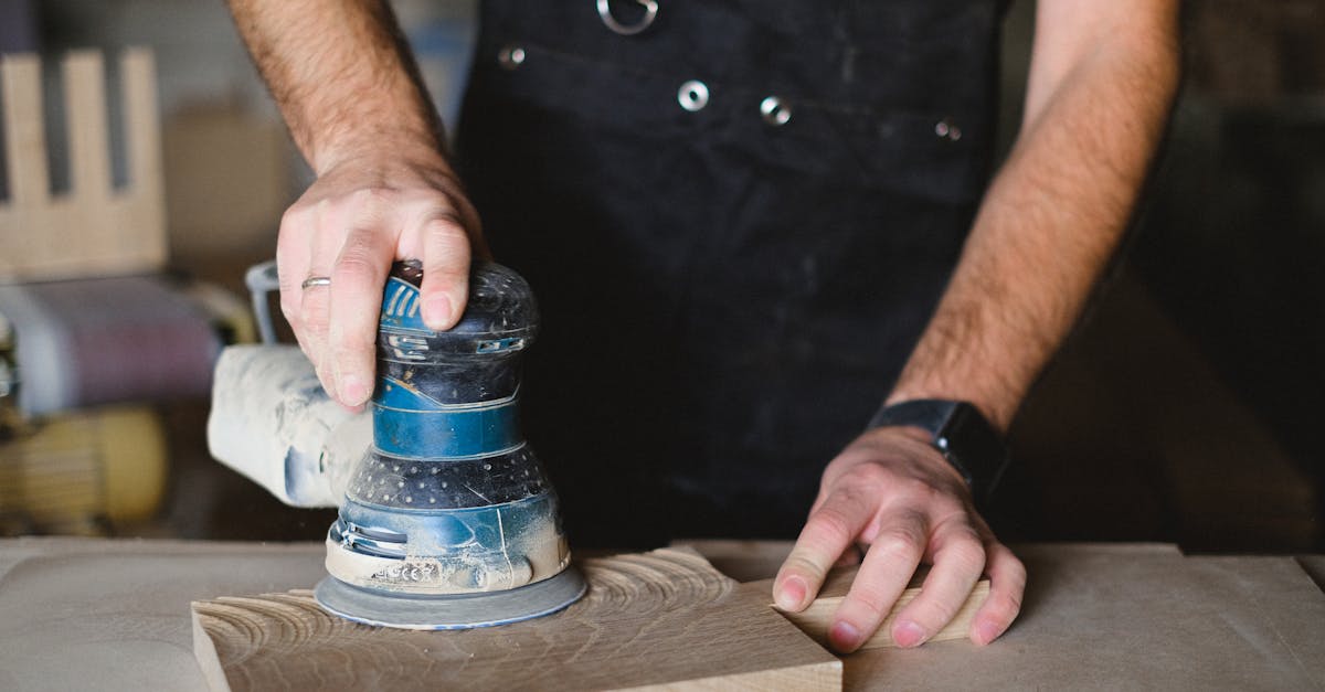 découvrez les techniques de transformation du bois à travers le processus de traitement du bois. apprenez comment le bois brut est transformé en produits finis de qualité, adaptés à divers usages, tout en respectant les normes écologiques et de durabilité.