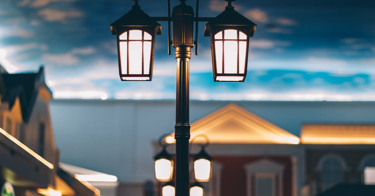 découvrez des solutions d'éclairage extérieur qui transforment vos espaces en de merveilleux lieux de vie nocturne. profitez d'une ambiance chaleureuse et sécuritaire grâce à une large gamme de lampes, lanternes et projecteurs conçus pour les jardins, terrasses et allées.
