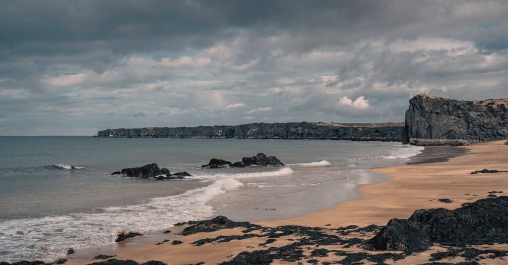 découvrez l'art et les avantages de la construction en terre compactée, une technique écologique et durable qui allie esthétique et performance. apprenez comment cette méthode ancestrale contribue à des projets contemporains tout en respectant l'environnement.