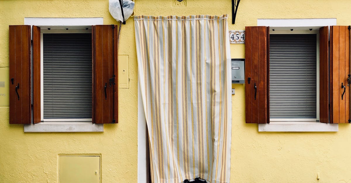 découvrez nos rideaux de fer roulants, alliant sécurité, confort et esthétisme. idéaux pour protéger votre maison des intrusions et des intempéries tout en offrant une touche moderne à votre décor. profitez de solutions sur mesure adaptées à vos besoins.