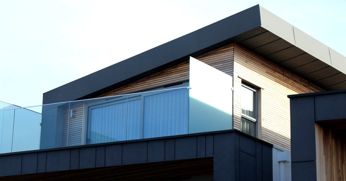 découvrez l'importance de l'isolation de toiture pour améliorer le confort de votre maison et réduire vos factures d'énergie. apprenez les meilleures techniques d'isolation et les matériaux adaptés pour une efficacité optimale.