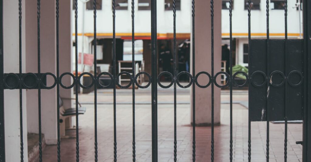 découvrez notre guide sur le seuil de portail coulissant : un élément essentiel pour garantir l'étanchéité et la sécurité de votre propriété. apprenez comment choisir et installer le bon seuil pour optimiser le fonctionnement de votre portail tout en ajoutant une touche esthétique à votre espace extérieur.